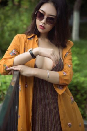 年轻女朋友_HD在线播放观看
